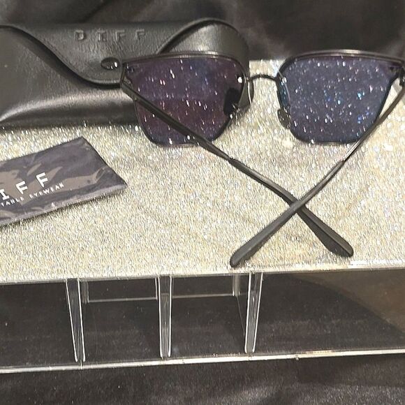 Diff Eyewear Bella-V Sunglasses- Matte Black/Pink Mirrored - Picture 10 of 12